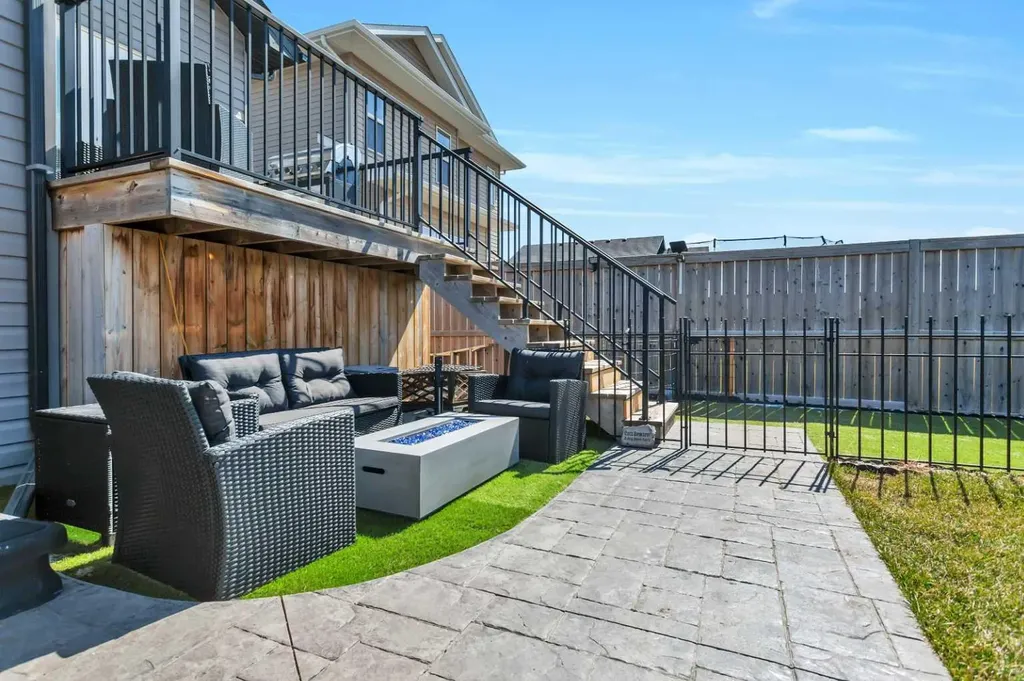 11 Craig Road Sylvan Lake AB T4S 0N7