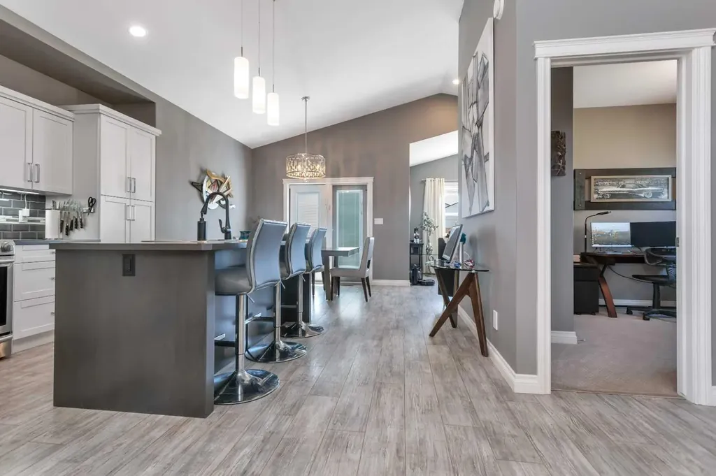 11 Craig Road Sylvan Lake AB T4S 0N7