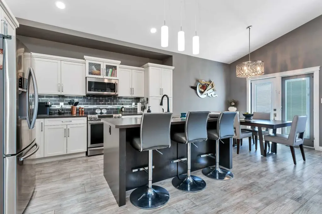 11 Craig Road Sylvan Lake AB T4S 0N7