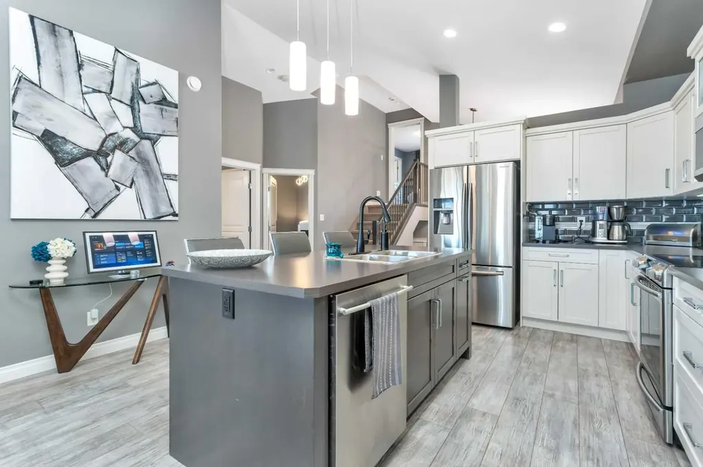 11 Craig Road Sylvan Lake AB T4S 0N7