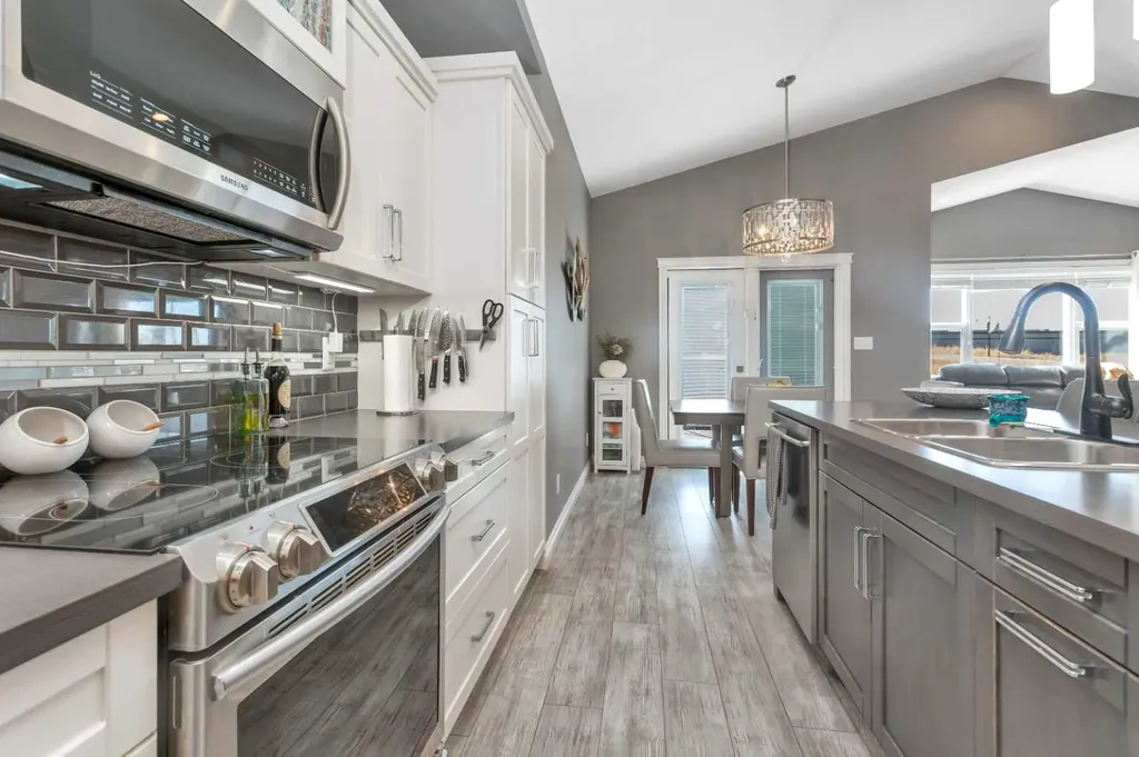 11 Craig Road Sylvan Lake AB T4S 0N7