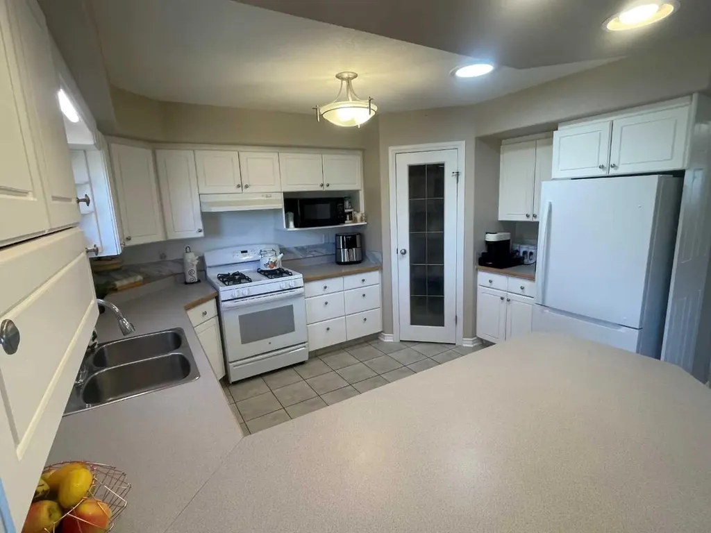 57314 Highway 757 Rural Lac Ste. Anne County AB T0E 2C0