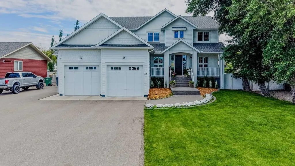 39 N 1 Street E Magrath AB T0K 1J0