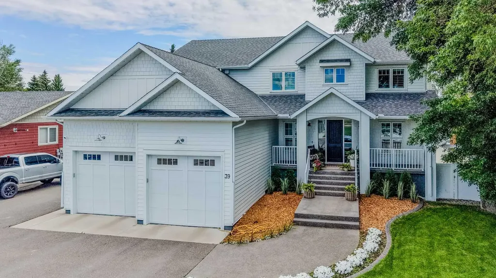39 N 1 Street E Magrath AB T0K 1J0