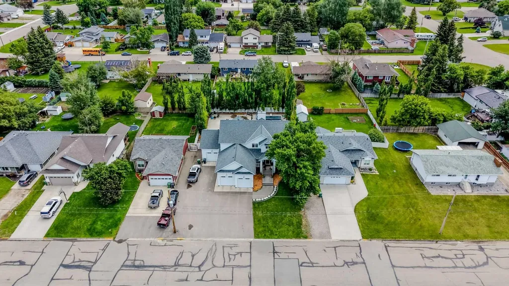 39 N 1 Street E Magrath AB T0K 1J0