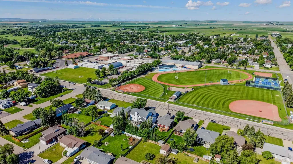 39 N 1 Street E Magrath AB T0K 1J0