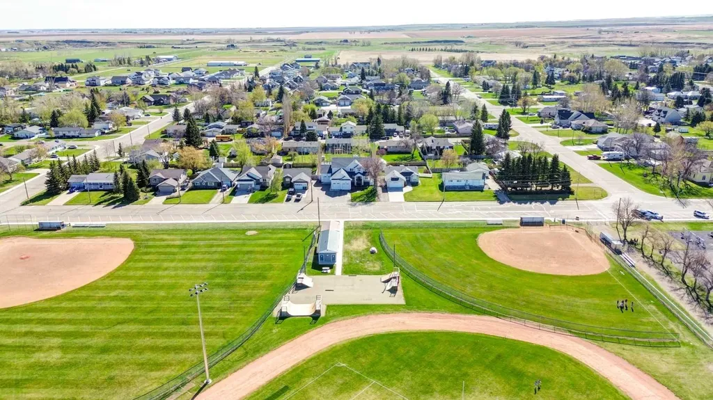 39 N 1 Street E Magrath AB T0K 1J0