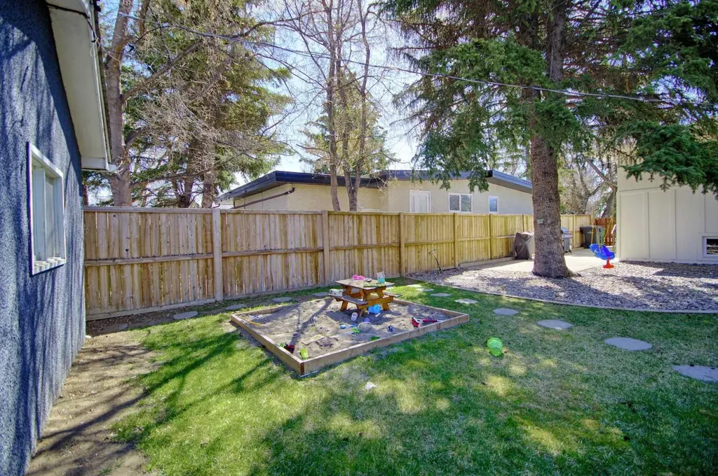 1804 22 Avenue Coaldale AB T1M 1G2