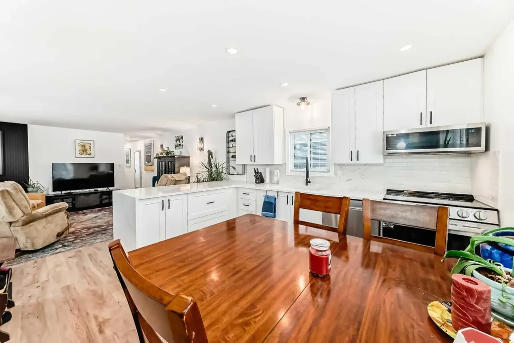 99 Arbour Lake Road NW Calgary AB T3G 4E4