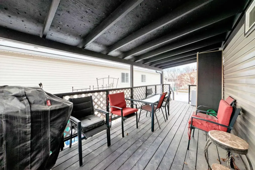 99 Arbour Lake Road NW Calgary AB T3G 4E4