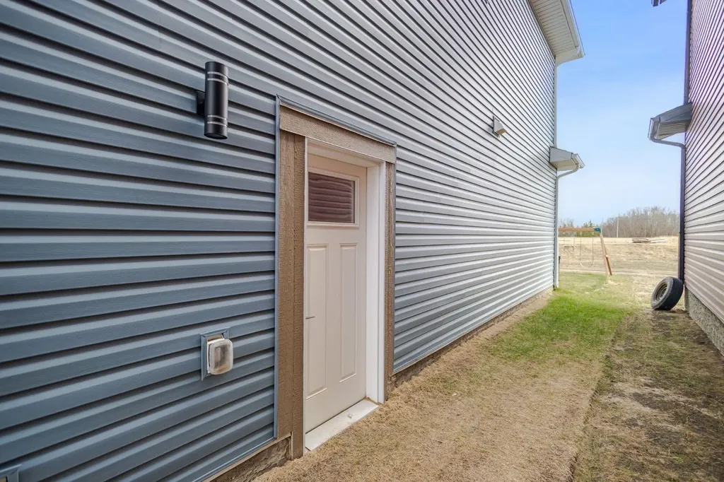1041 Iron Landing Way Crossfield AB T0M0S0