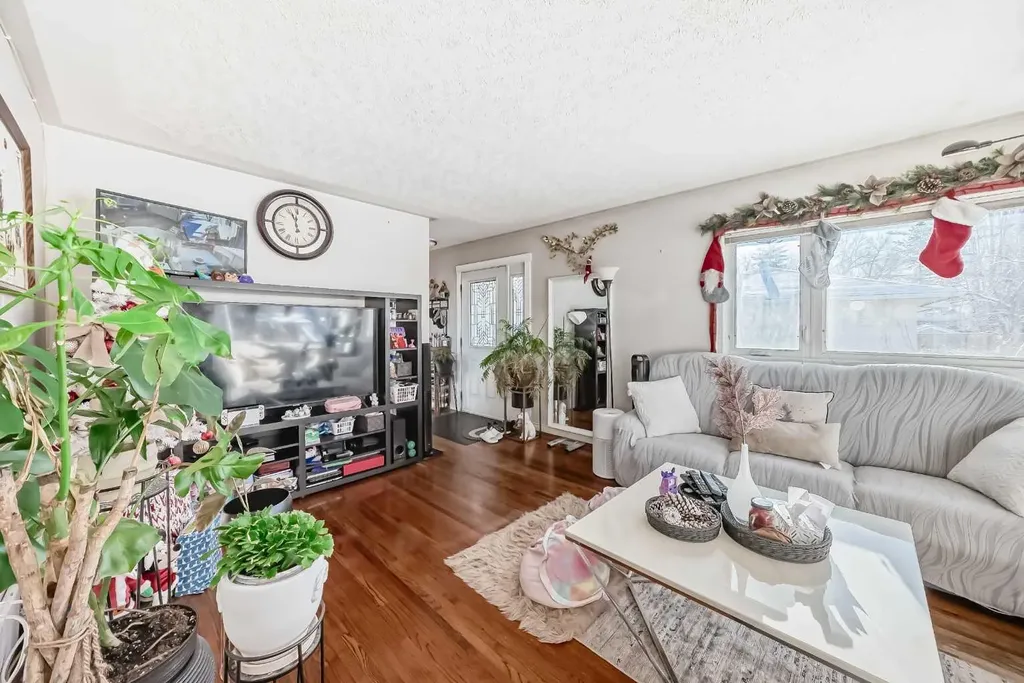 8222 Fairmount Drive SE Calgary AB T2H0Y3