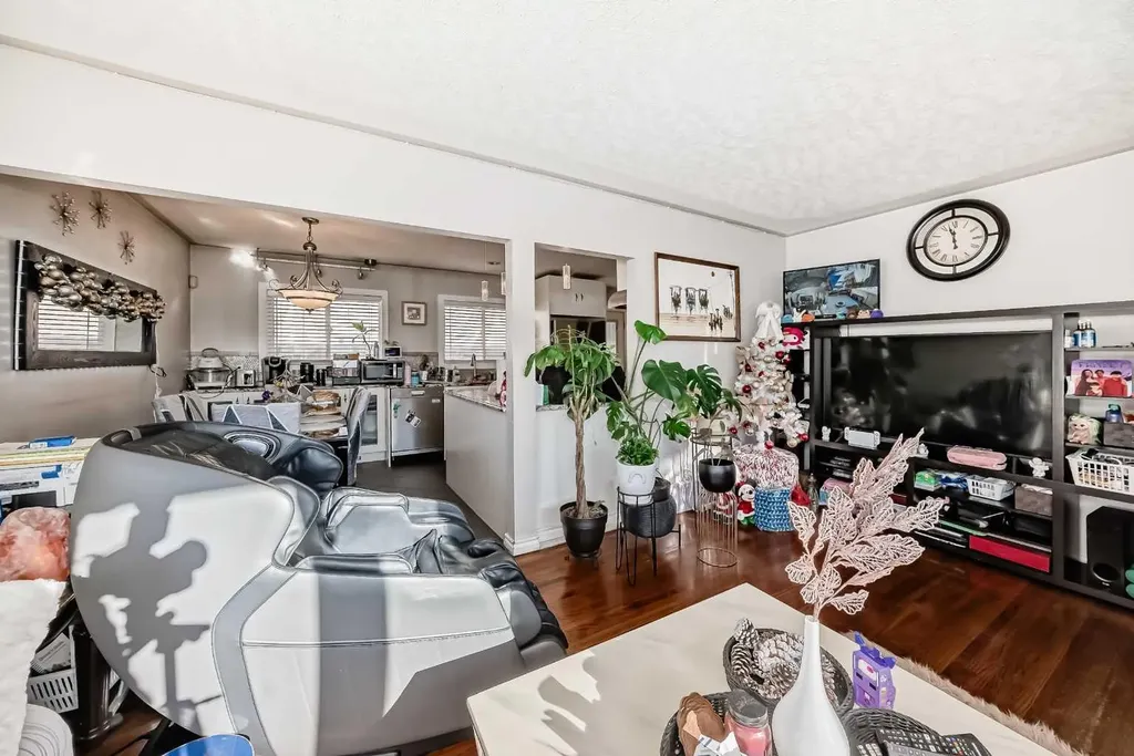 8222 Fairmount Drive SE Calgary AB T2H0Y3