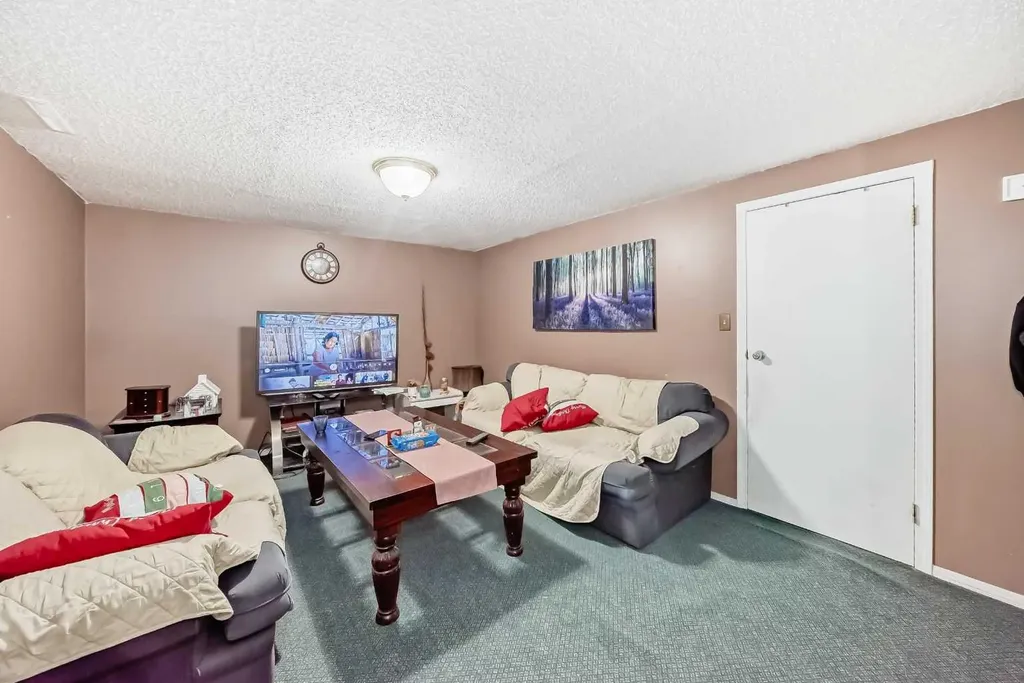 8222 Fairmount Drive SE Calgary AB T2H0Y3