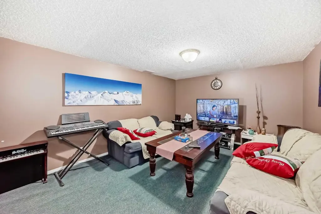 8222 Fairmount Drive SE Calgary AB T2H0Y3