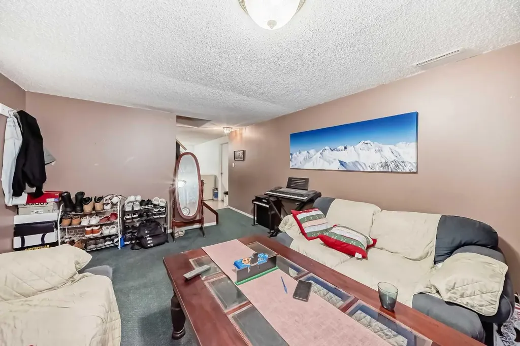 8222 Fairmount Drive SE Calgary AB T2H0Y3