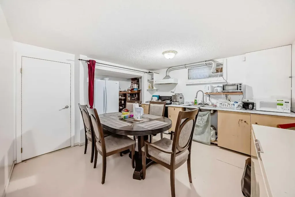 8222 Fairmount Drive SE Calgary AB T2H0Y3