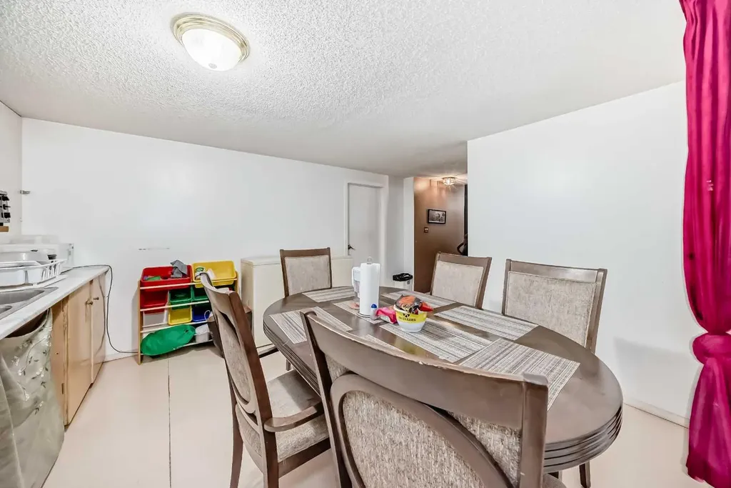 8222 Fairmount Drive SE Calgary AB T2H0Y3