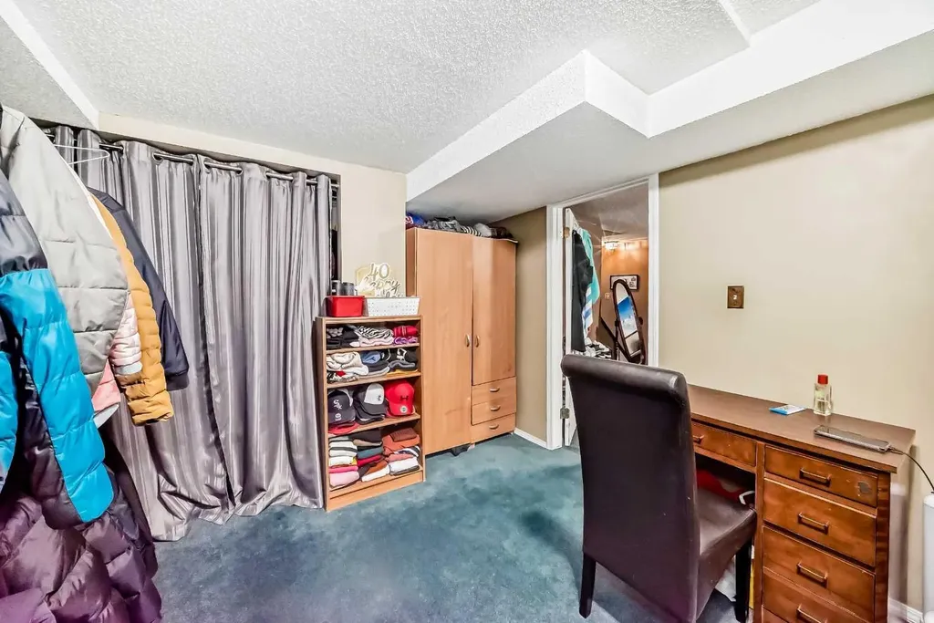 8222 Fairmount Drive SE Calgary AB T2H0Y3