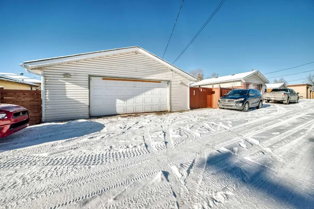 8222 Fairmount Drive SE Calgary AB T2H0Y3