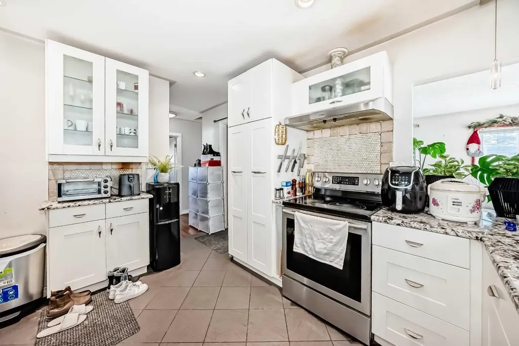 8222 Fairmount Drive SE Calgary AB T2H0Y3