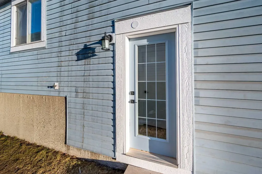 4249 Catalina Boulevard NE Calgary AB T1Y6Y5