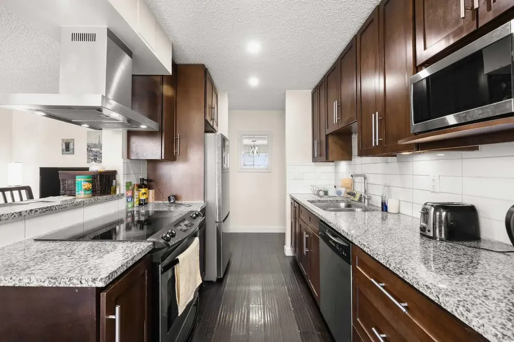 4455D Greenview Drive NE Calgary AB T2E 6M1