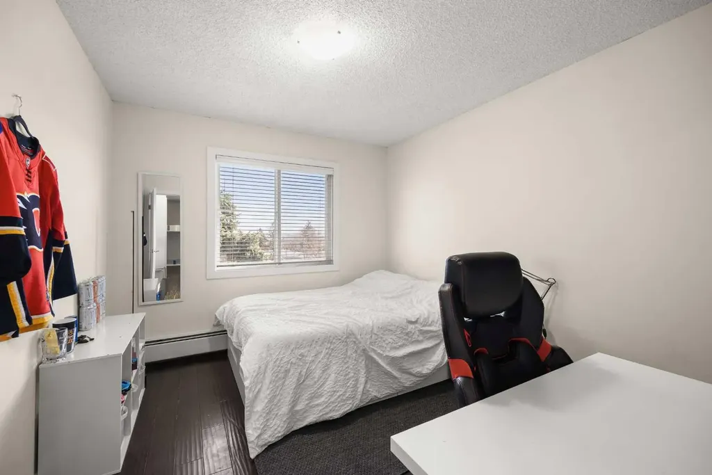4455D Greenview Drive NE Calgary AB T2E 6M1