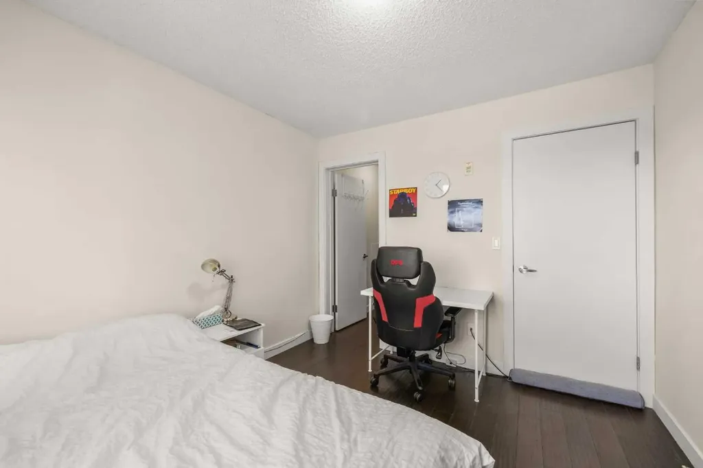 4455D Greenview Drive NE Calgary AB T2E 6M1