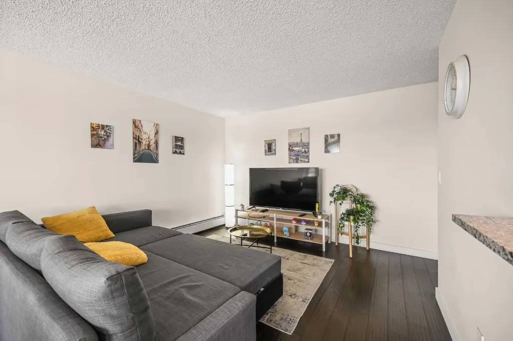 4455D Greenview Drive NE Calgary AB T2E 6M1