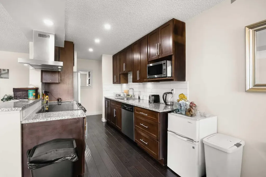 4455D Greenview Drive NE Calgary AB T2E 6M1
