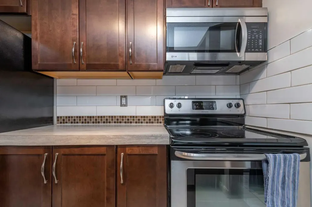 1735 11 Avenue SW Calgary AB T3C3S9
