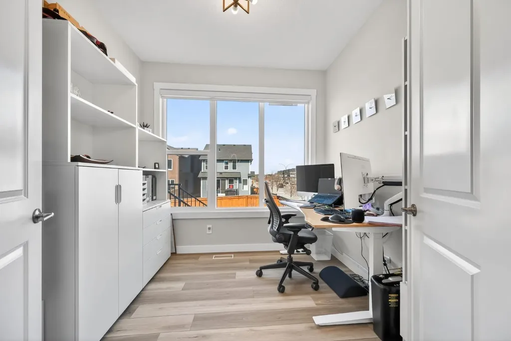 11 Cranbrook Gardens SE Calgary AB T3M 2X5