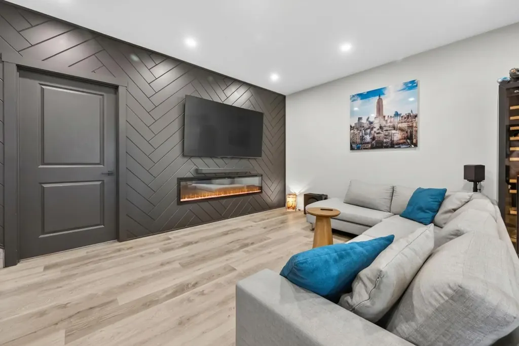 11 Cranbrook Gardens SE Calgary AB T3M 2X5