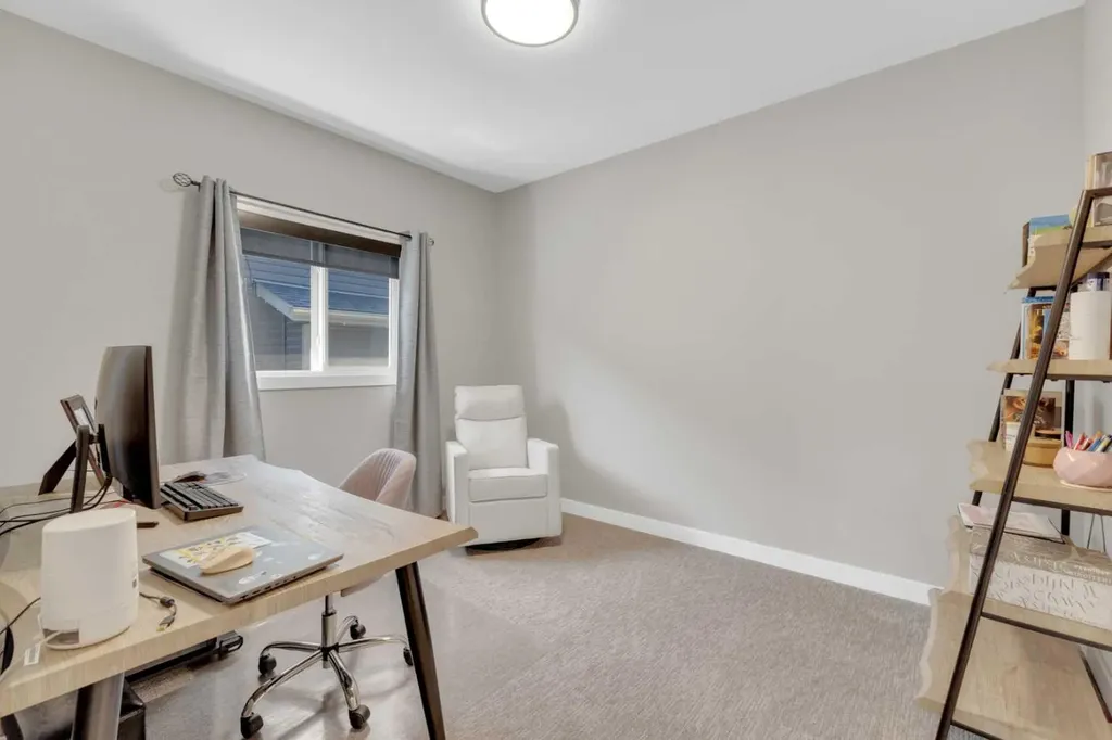 31 Vanson Close Sylvan Lake AB T4S0M3