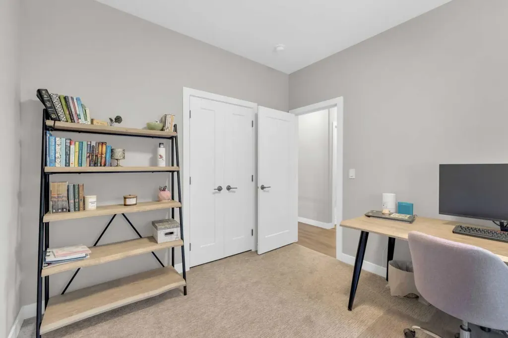 31 Vanson Close Sylvan Lake AB T4S0M3