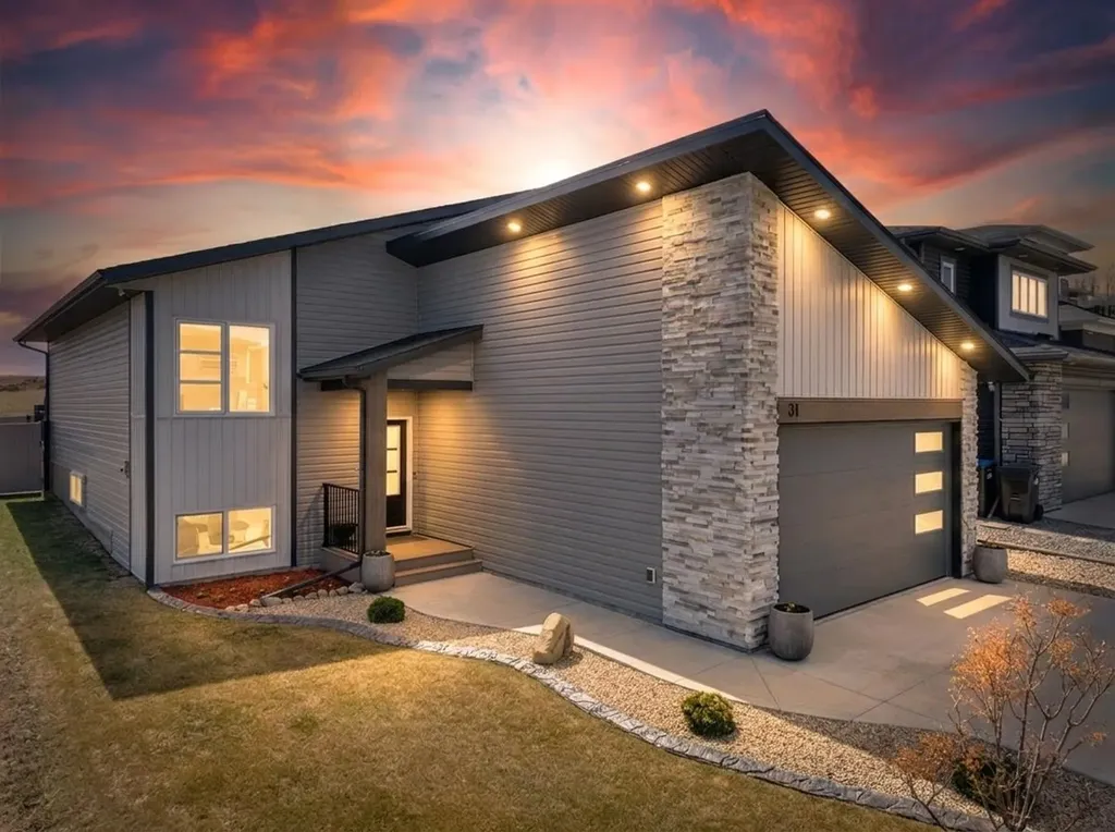 31 Vanson Close Sylvan Lake AB T4S0M3
