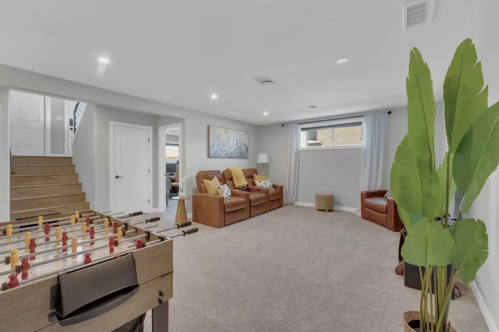 31 Vanson Close Sylvan Lake AB T4S0M3