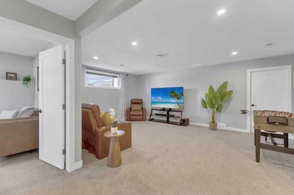 31 Vanson Close Sylvan Lake AB T4S0M3