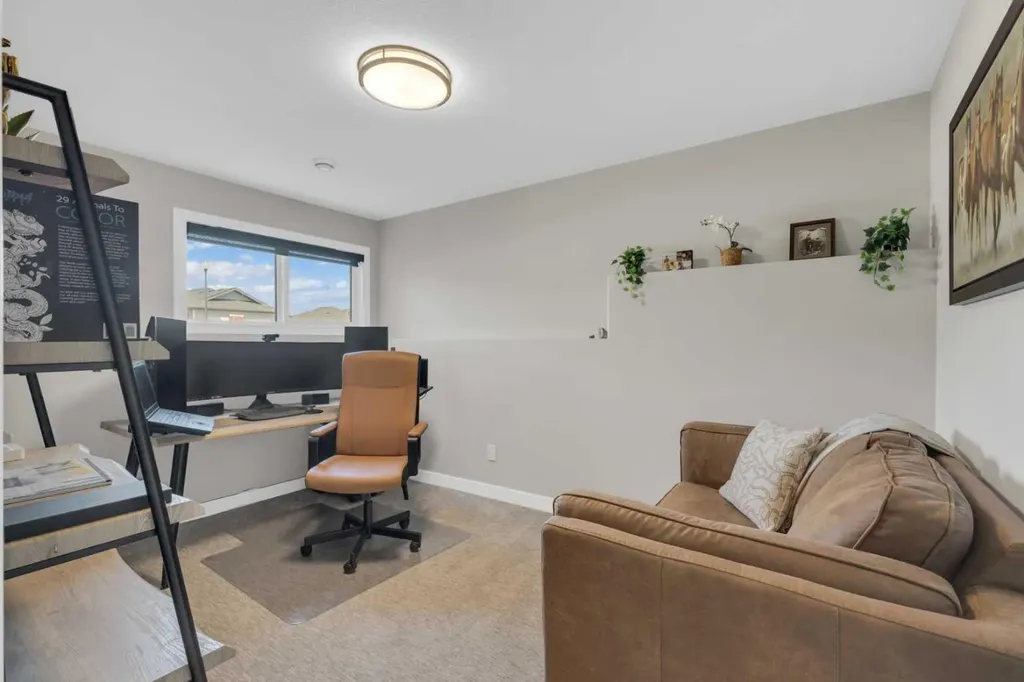 31 Vanson Close Sylvan Lake AB T4S0M3