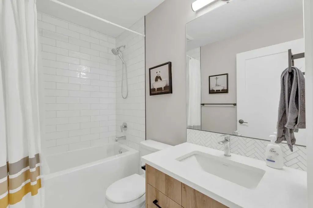31 Vanson Close Sylvan Lake AB T4S0M3