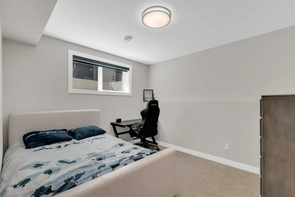 31 Vanson Close Sylvan Lake AB T4S0M3
