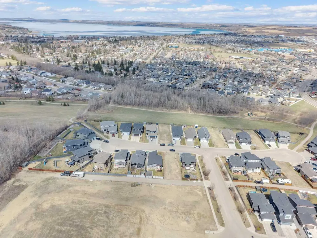 31 Vanson Close Sylvan Lake AB T4S0M3