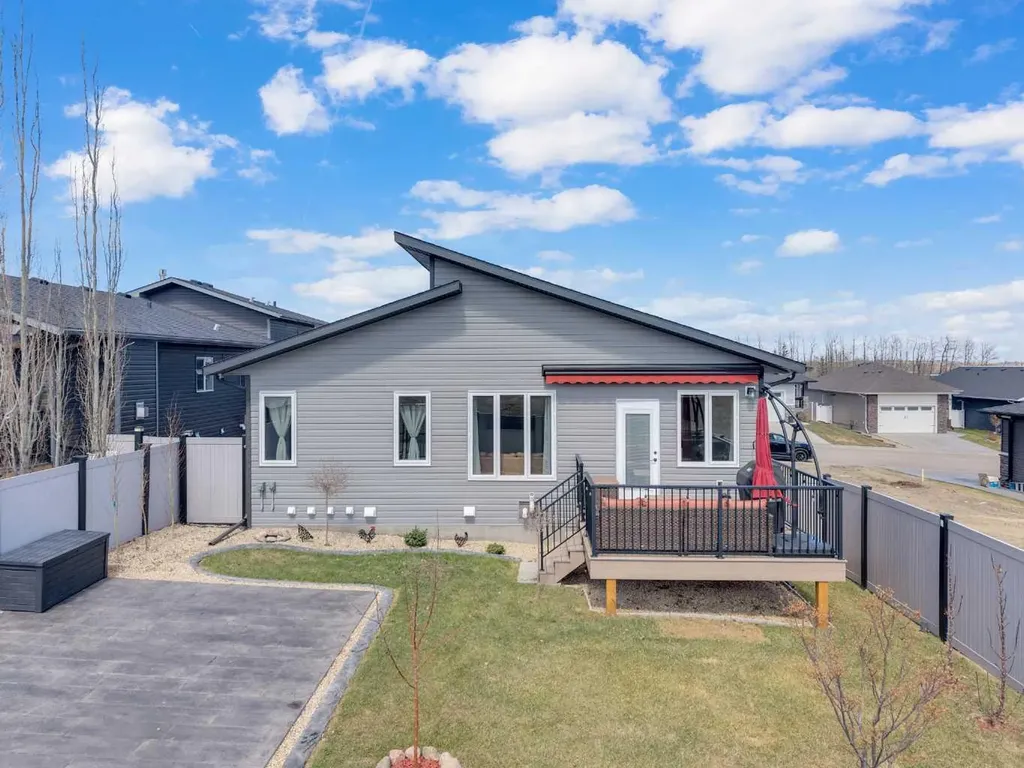 31 Vanson Close Sylvan Lake AB T4S0M3