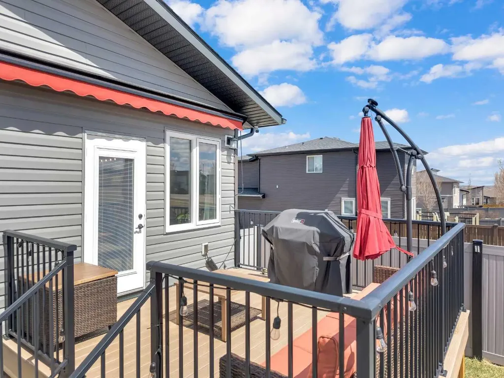 31 Vanson Close Sylvan Lake AB T4S0M3