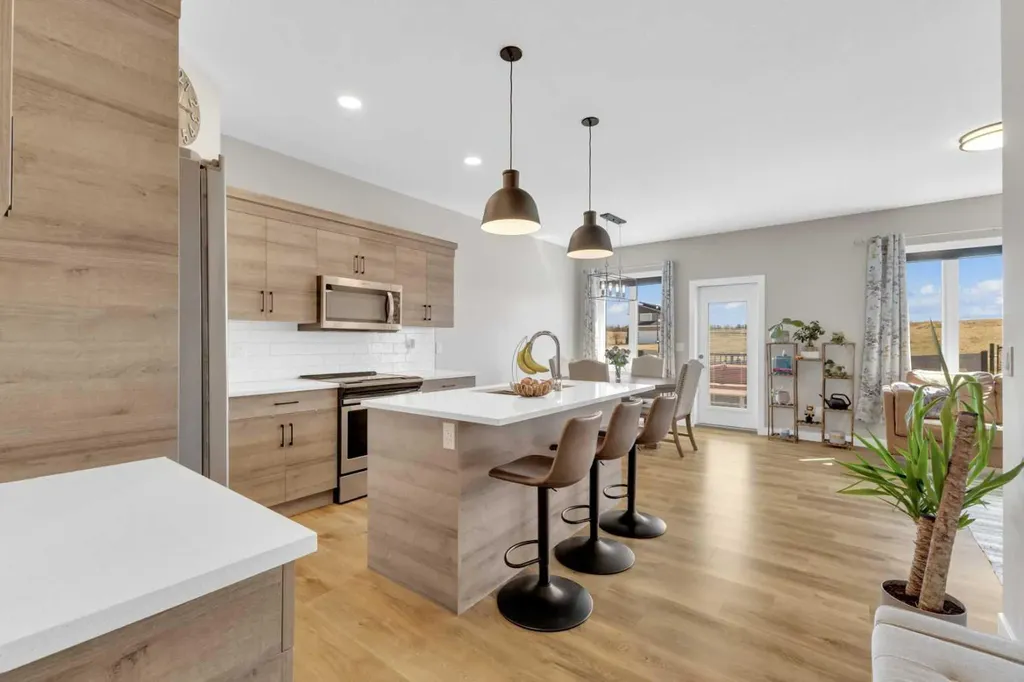 31 Vanson Close Sylvan Lake AB T4S0M3