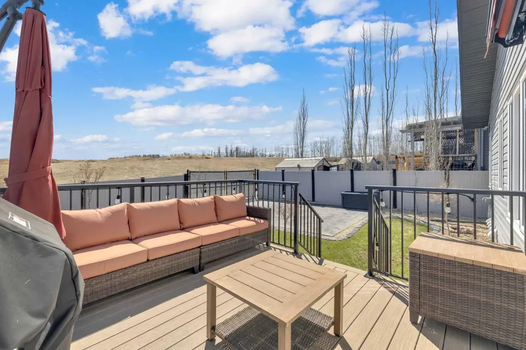 31 Vanson Close Sylvan Lake AB T4S0M3