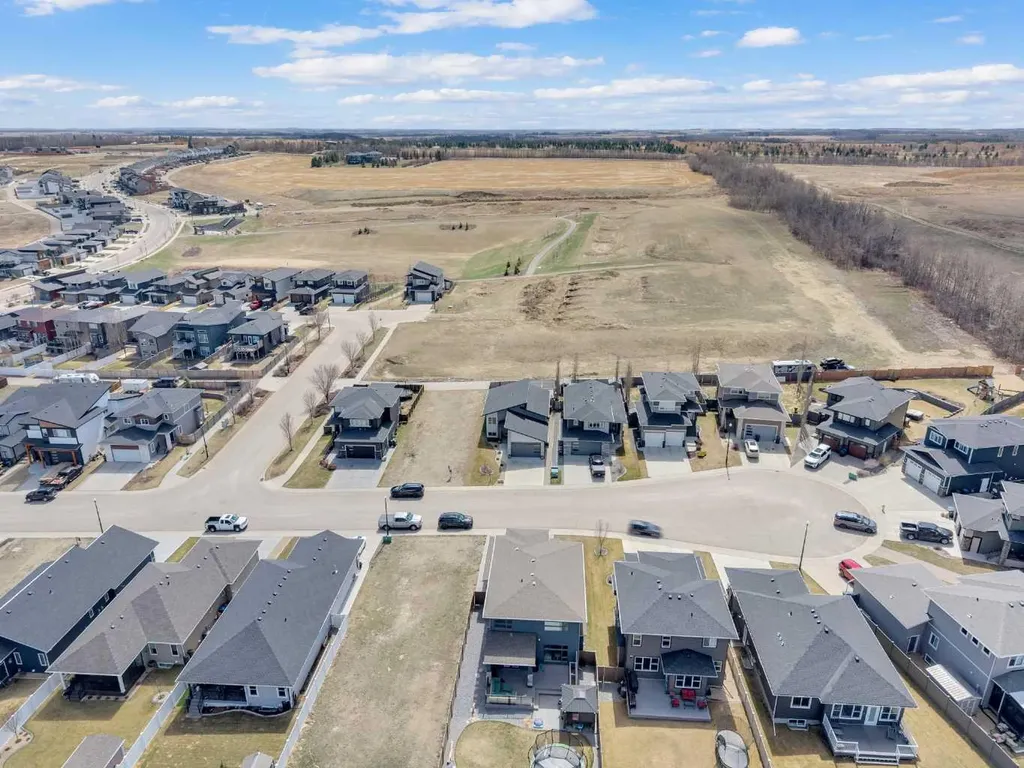 31 Vanson Close Sylvan Lake AB T4S0M3