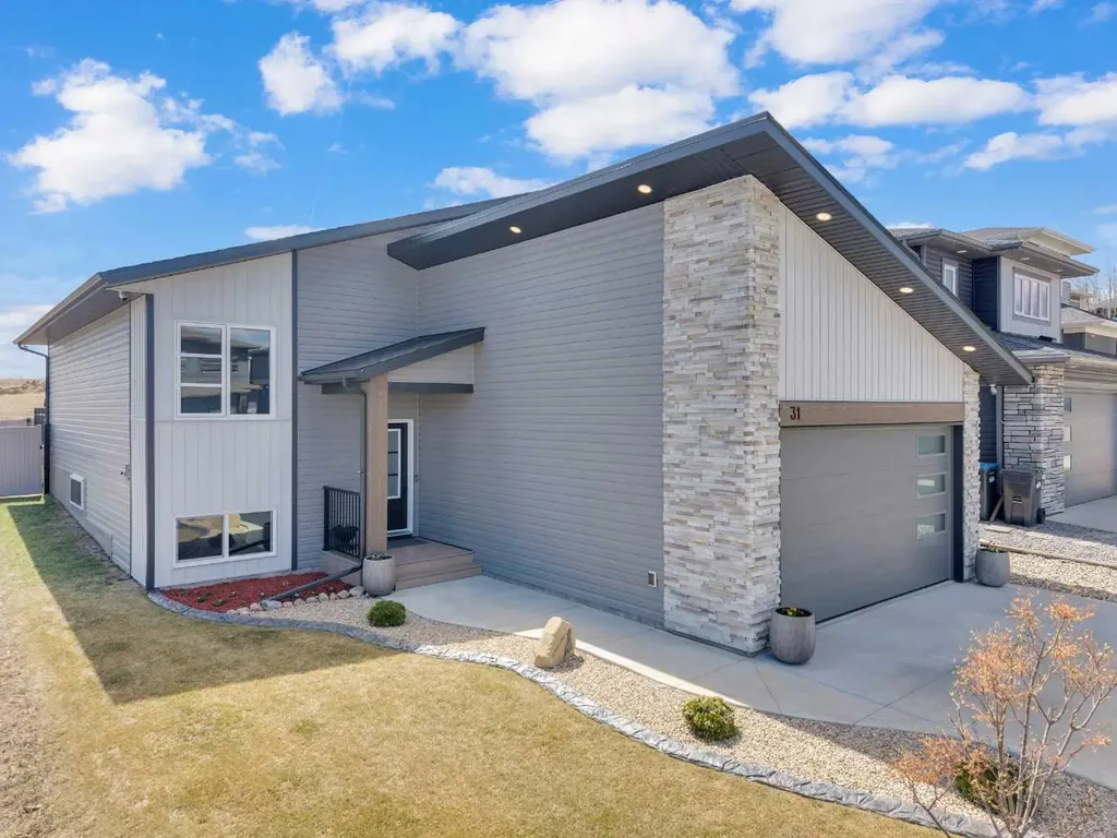 31 Vanson Close Sylvan Lake AB T4S0M3
