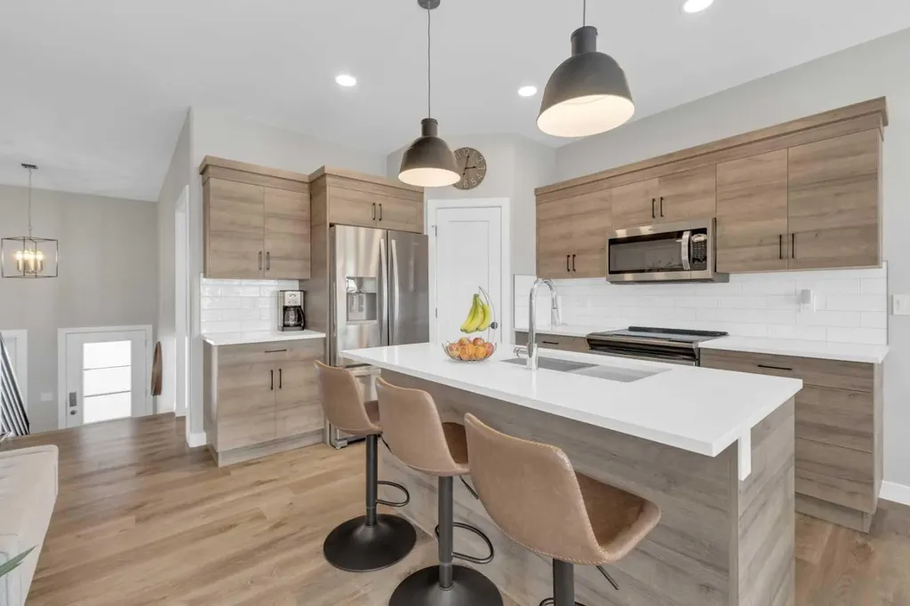 31 Vanson Close Sylvan Lake AB T4S0M3